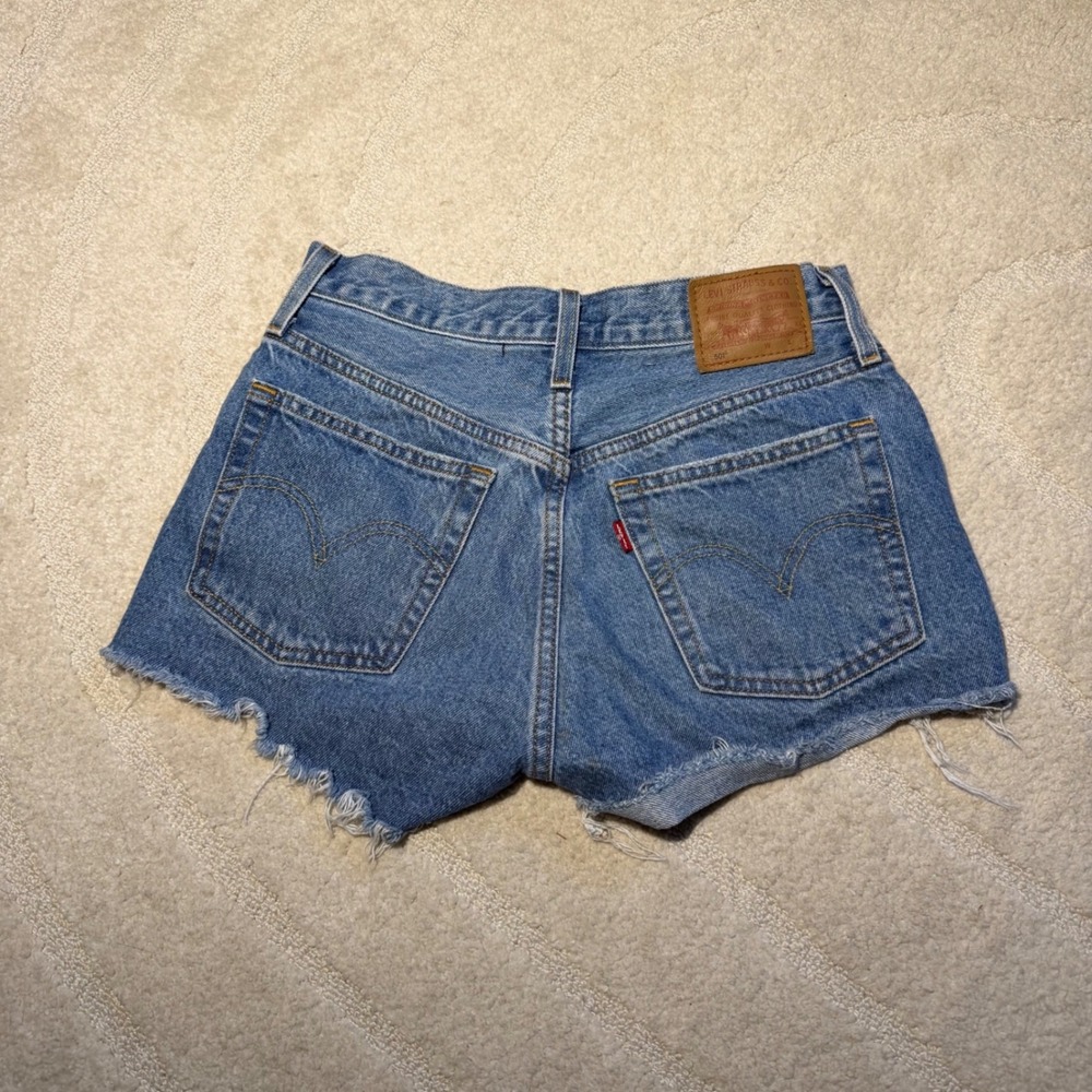 Levis Premium 501 Original Cutoff Denim Shorts Medium Wash Distressed W25 Womens